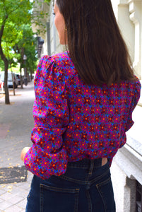 BLUSA FABIOLA - FLOR FUCSIA Y AZUL -